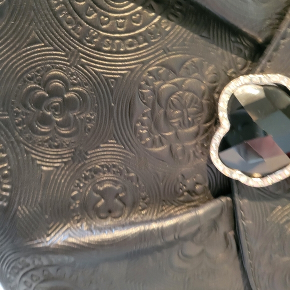 TOUS 💮 crystal Teddy 🐻 embossed leather messenger/clutch with removable chain - Picture 5 of 13